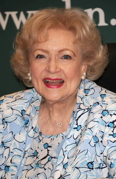 Betty White Store Appearance Betty White Book Signing You Ask — Stock Photo, Image