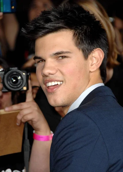 Taylor Lautner Bei Der Ankunft Der Dämmerungssaga Neumond Premiere Mann — Stockfoto