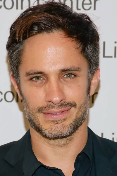 Gael Garcia Bernal Při Příjezdu Newyorské Mozartovy Slavnosti Večerní Gala — Stock fotografie