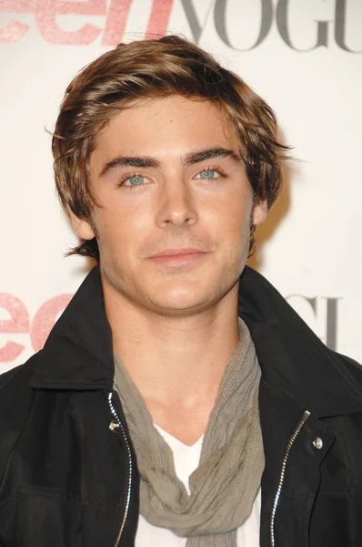 Zac Efron Las Llegadas Young Hollywood Fiesta Anual Organizada Por — Foto de Stock