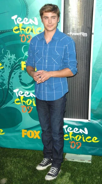 Zac Efron Bei Der Ankunft Für Teen Choice Awards Gibson — Stockfoto