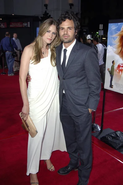 Sunrise Coigney Mark Ruffalo Arrivals Just Heaven Premiere Grauman Chinese — Stock Photo, Image