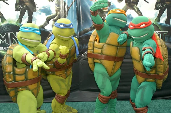 Niny Želvy Při Příjezdu Pro Teenagerovy Želvy Ninja Tmnt Premiere — Stock fotografie