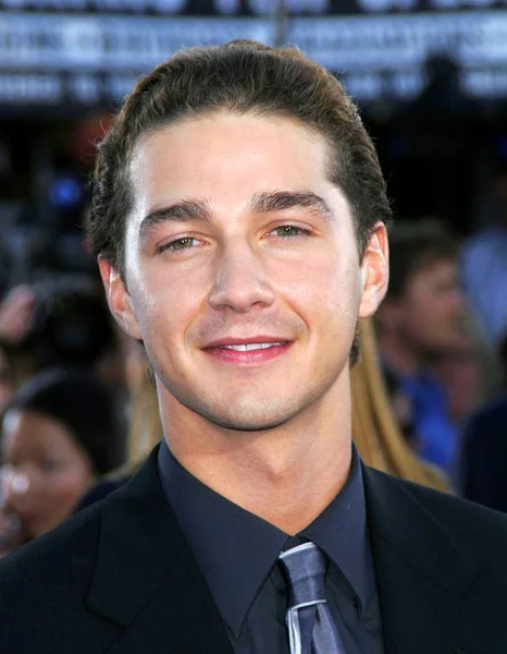 Shia Labeouf Agli Arrivi Transformers Premiere Paramount Pictures Mann Village — Foto Stock