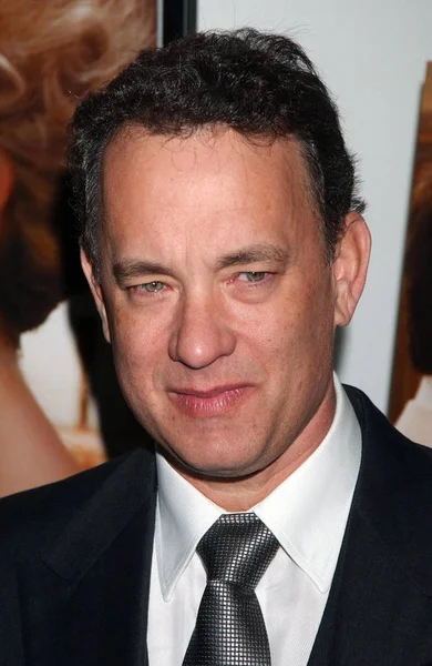 Tom Hanks Arrivals Screening Charlie Wilson War Saluting Friends Deed — стоковое фото