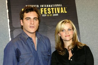 Joaquin Phoenix, Reese Witherspoon Toronto Film Festivali, Sutton Place Hotel, Toronto, on, Eylül 13, 2005 at Line Premiere Walk basın toplantısında. Fotoğraf: Malcolm Taylor/Everett Collection