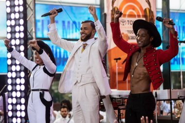 Janelle Mone, Jidenna, Roman Gianarthur Janelle Monae ile Nbc Today Show Konseri için sahnede, Rockefeller Plaza, New York, Ny Ağustos 14, 2015. Fotoğraf: Steven Ferdman / Everett Koleksiyonu 