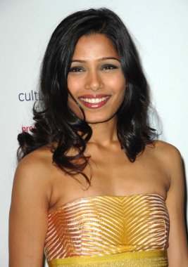 Freida Pinto 4 Yıllık Abd-İrlanda İttifakı Ön-Akademi Ödülleri Partisi için gelenler: Oscar Wilde: Film Ebell Club İrlandalı Onurlandıran, Los Angeles, Ca 2/19/2009. Fotoğraf: Dee Cercone /Everett Collection
