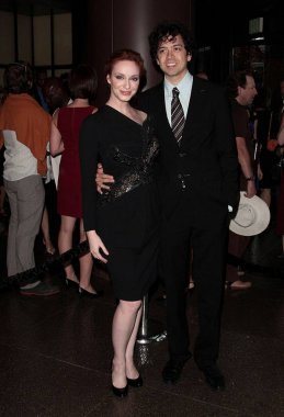 Christina Hendricks (Catherine Malandrino elbise giyiyor), Geoffrey Arend Mad Men Sezon 3 Premiere, Directors Guild of America (Dga) Tiyatrosu, Los Angeles, Ca Ağustos 3, 2009 için gelenler. Fotoğraf: Adam Orchon / Everett Koleksiyonu
