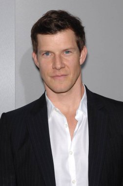 Kaynak Kodu Premiere için gelenler Eric Mabius, Arclight Cinerama Dome, Los Angeles, Ca Mart 28, 2011. Fotoğraf: Michael Germana / Everett Koleksiyonu