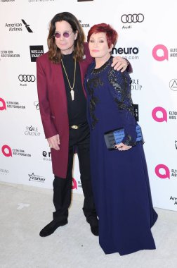 Ozzy Osbourne, Sharon Osbourne için gelenler 2015 Elton John Aids Vakfı Görüntüleme Partisi - Bölüm 3, West Hollywood Park, Los Angeles, Ca Şubat 22, 2015. Fotoğraf: Sara Cozolino /Everett Collection