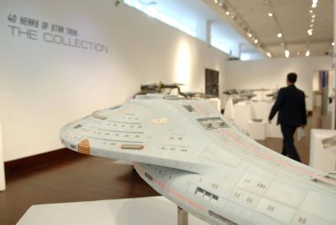Vintage ve çağdaş film ve televison sahne ve kostümleri içinde 40 Yıl Star Trek: Koleksiyon Müzayede, Christie's New York, New York, Ny, Eylül 29, 2006. Fotoğraf: Brad Barket / Everett Koleksiyonu