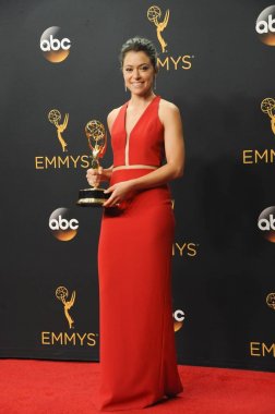 Tatiana Maslany (bir Alexander Wang elbise giyen) 68 yıllık Primetime Emmy Ödülleri 2016 için basın odasında-basın odası, Microsoft Theater, Los Angeles, CA Eylül 18, 2016. Fotoğraf: Elizabeth Goodenough/Everett Collection