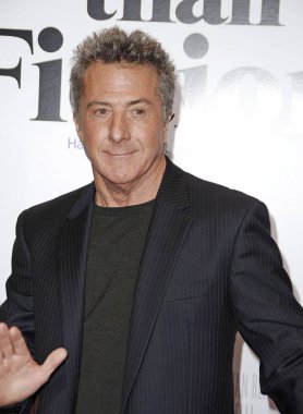 Dustin Hoffman Stranger Than Fiction Premiere için gelenler, Westwood Mann's Village Tiyatrosu, Los Angeles, Ca, Ekim 30, 2006. Fotoğraf: Michael Germana / Everett Koleksiyonu