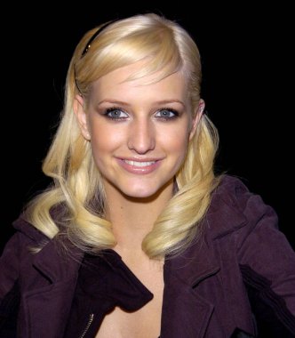 Ashlee Simpson, I Me için içeride! Cd İmzalama, Virgin Megastore, Los Angeles, Ca, 22 Ekim 2005. Fotoğraf: David Longendyke / Everett Koleksiyonu