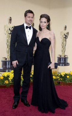 Brad Pitt, Angelina Jolie (Elie Saab elbisesi giyiyor) 81 Yıllık Akademi Ödülleri için gelenler - Arrivals, Kodak Theatre, Los Angeles, Ca 2/22/2009. Fotoğraf: Emilio Flores /Everett Collection