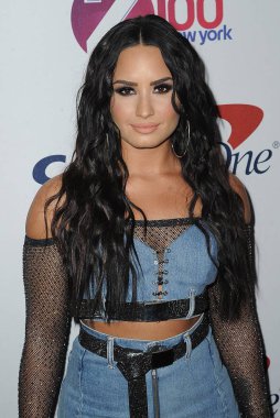 Z100's Jingle Ball 2017 için gelen gelen Demi Lovato sermaye bir, Madison Square Garden, New York, NY Aralık 8, 2017 tarafından sundu. Fotoğraf: Kristin Callahan/Everett Collection