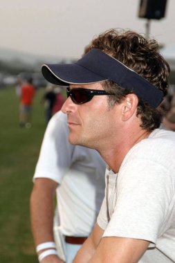 Luke Perry içinde 2005 Mercedes-Benz Polo Challenge, Bridgehampton Polo Club Bpc, Bridgehampton, Ny, Ağustos 13, 2005. Fotoğraf: Rob Rich / Everett Koleksiyonu