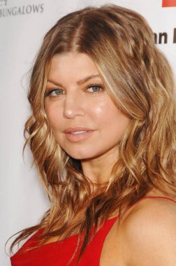 Amerikan Kızıl Haç Kızıl Kravat Affair için gelenler Fergie, Fairmont Miramar Hotel & Bungalows, Santa Monica, Ca Nisan 9, 2011. Fotoğraf: Michael Germana / Everett Koleksiyonu