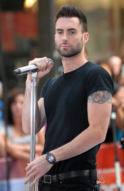 Adam Levine Maroon 5 Için Sahnede Maroon 5, Rockefeller Center, New York, Ny, Ağustos 17, 2007. Fotoğraf: Kristin Callahan / Everett Koleksiyonu