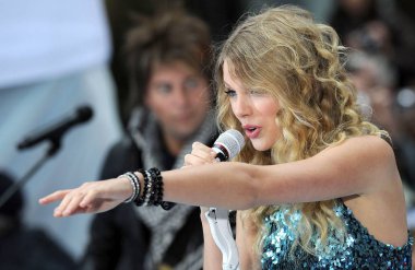 Taylor Swift ile Nbc Today Show Konseri için sahnede Taylor Swift, Rockefeller Plaza, New York, Ny Mayıs 29, 2009. Fotoğraf: Kristin Callahan / Everett Koleksiyonu