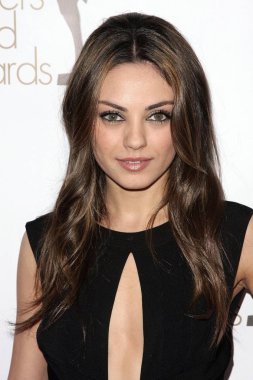 Mila Kunis için gelenler 2010 Writers Guild Amerika (WGA) Batı kıyısı Ödülleri-gelenler, Hyatt Regency Century Plaza Hotel, Los Angeles, CA Şubat 20, 2010. Fotoğraf: adam Orchon/Everett Collection