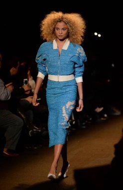 Rose Bertram Fashion For Relief için podyumda 2015 Sonbahar Moda Gösterisi, Lincoln Center Tiyatrosu, New York, Ny Şubat 14, 2015. Fotoğraf: Kristin Callahan / Everett Koleksiyonu