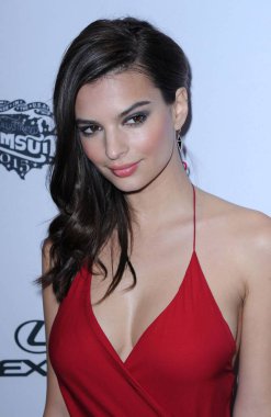 Emily Ratajkowski için bir kamu görünüm de 2015 Sports Illustrated Swimsuit Issue Swim City Fan Festivali Kutlama, Marquee, New York, Ny Şubat 10, 2015. Fotoğraf: Kristin Callahan / Everett Koleksiyonu
