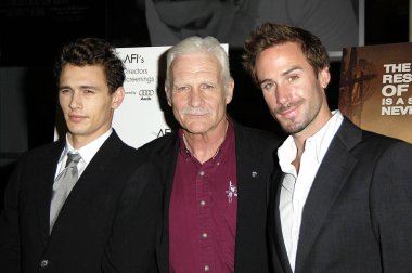 James Franco, Kaptan Dale Boya, Joseph Fiennes Büyük Raid Premiere için gelenler, Arclight Sinema, Los Angeles, Ca, Ağustos 04, 2005. Fotoğraf: Michael Germana / Everett Koleksiyonu