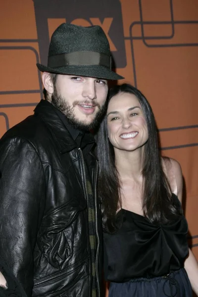 Ashton Kutcher Demi Moore Arrivals 70S Show Series Finale Party — Foto de Stock