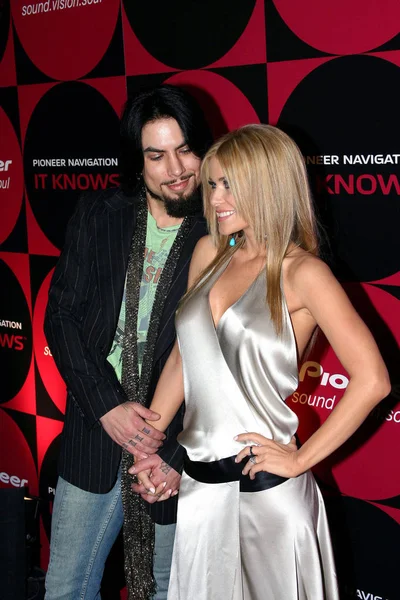 Dave Navarro, Carmen Electra Pioneer Elektronik Oto Navigasyon Sistemi Başlatma Partisi, Montmartre Lounge, Los Angeles, Ca, Nisan 21, 2005 için gelenler. Fotoğraf: Effie Naddel/Everett Collection