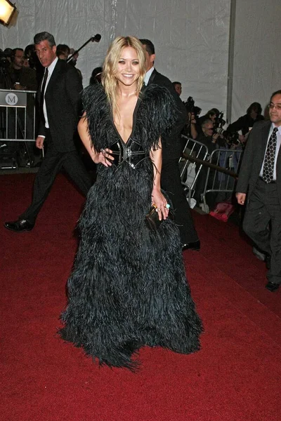 Mary Kate Olsen Wearing Giambattista Valli Arrivals Poiret King Fashion — Stock Photo, Image