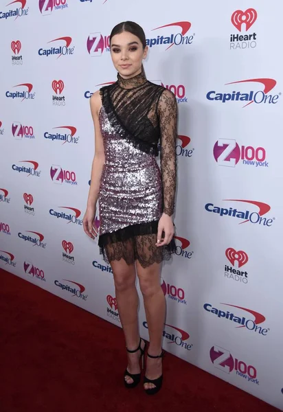 Hailee Steinfeld Arrivals Z100 Jingle Ball 2016 Dipersembahkan Oleh Capital — Stok Foto
