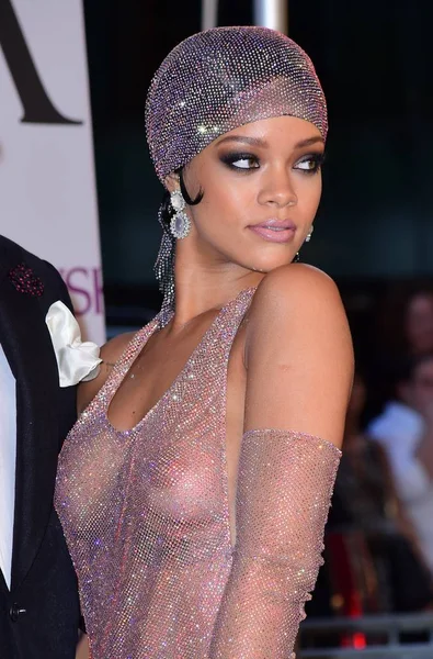Rihanna Las Llegadas Para Los Cfda Fashion Awards 2014 Alice — Foto de Stock