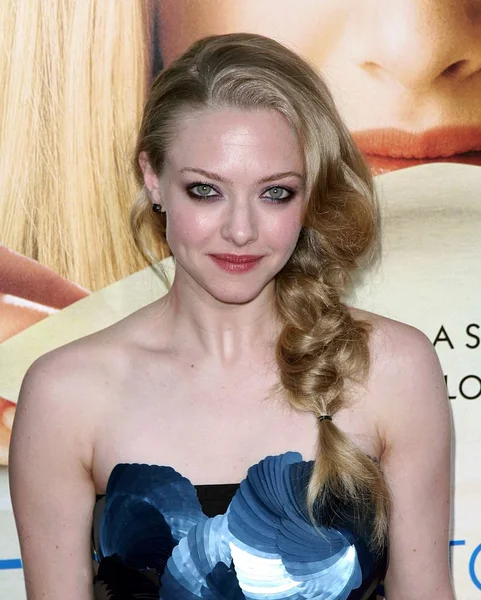 Amanda Seyfried Aux Arrivées Pour Lettres Juliet Premiere Grauman Chinese — Photo