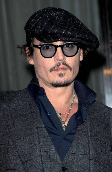 Johnny Depp Vid Ankomst För Pirates Caribbean Worlds End Premiere — Stockfoto