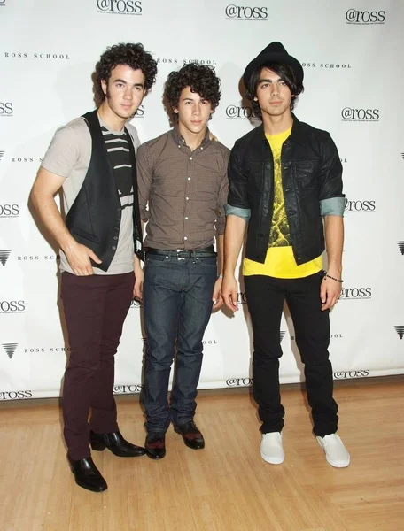 Kevin Jonas Nick Jonas Joe Jonas Présents Ross Summer Series — Photo