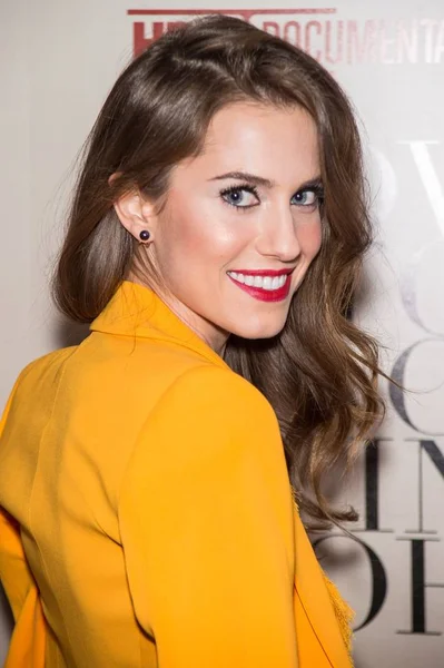 Allison Williams Przy Przyjazdów Tańca Ohio Premiere Time Warner Center — Zdjęcie stockowe