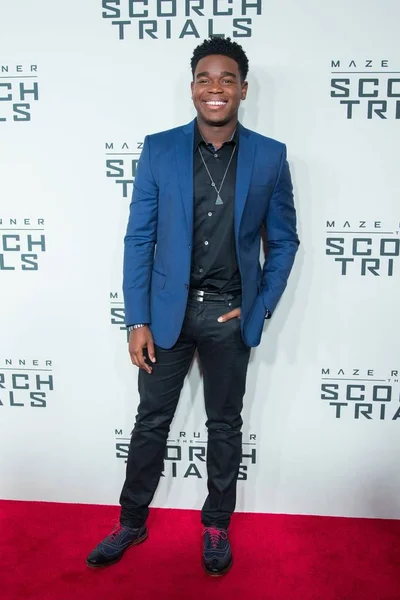 Dexter Darden Aux Arrivées Pour Maze Runner Scorch Trials Premiere — Photo