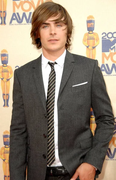 Zac Efron at arrivals for 2009 MTV Movie Awards - ARRIVALS, Gibson Amphitheatre at Universal CityWalk, Los Angeles, CA May 31, 2009. Photo By: Dee Cercone/Everett Collection