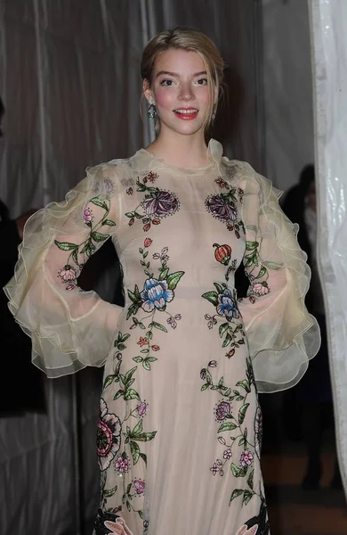 Anya Taylor Joy Het Dragen Van Een Gucci Gown Bij — Stockfoto