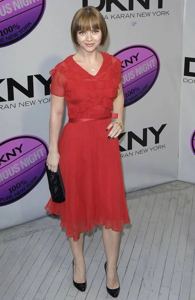 Christina Ricci Vid Ankomst För Dkny Delicious Night Fragrance Launch — Stockfoto