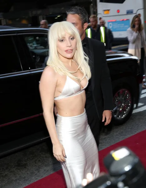 Lady Gaga Agli Arrivi Billboard Women Music 2015 Cipriani 42Nd — Foto Stock