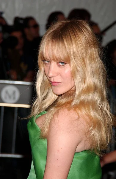 Chloe Sevigny Bij Aankomsten Voor Poiret King Fashion Metropolitan Museum — Stockfoto