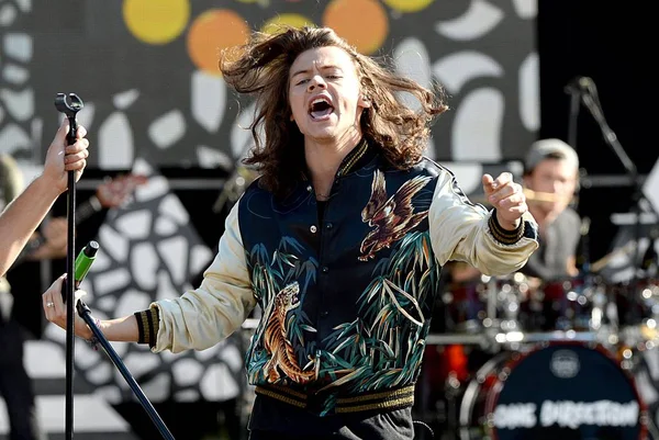 Harry Styles, One Direction, One Direction ile Abc'nin Good Morning America (Gma) Fun in the Sun Summer Concert Series (1d), Central Park Rumsey Playfield için sahnede, New York, Ny Ağustos 4, 2015. Fotoğraf: Kristin Callahan / Everett Koleksiyonu