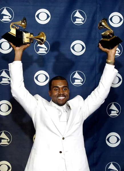 Kanye West Sala Prensa Para 47Th Annual Grammy Awards Staples — Foto de Stock