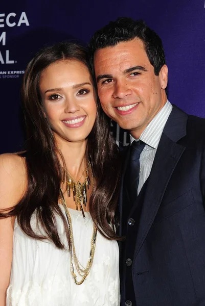 Jessica Alba, Cash Warren için gelenler 2010 Tribeca Film Festivali Killer Inside Me Premiere, School of Visual Arts (Sva) Tiyatrosu, New York, Ny Nisan 27, 2010. Fotoğraf: Gregorio T. Binuya / Everett Koleksiyonu