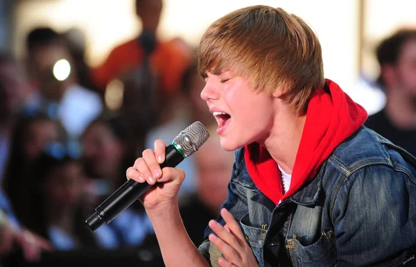 Justin Bieber Justin Bieber ile Nbc Today Show Konseriçin sahnede, Rockefeller Plaza, New York, Ny Haziran 4, 2010 