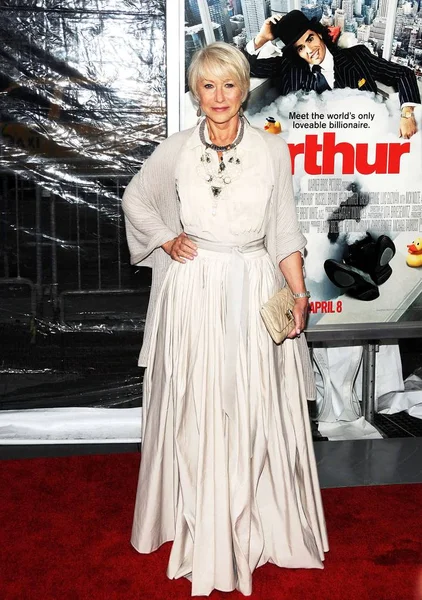 Helen Mirren Bei Der Anreise Zur Arthur Premiere Das Ziegfeld — Stockfoto