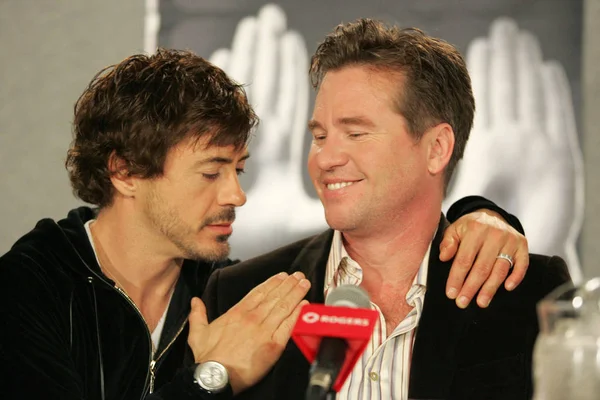 Rober Downey Val Kilmer Kiss Kiss Bang Bang Press Conference —  Fotos de Stock